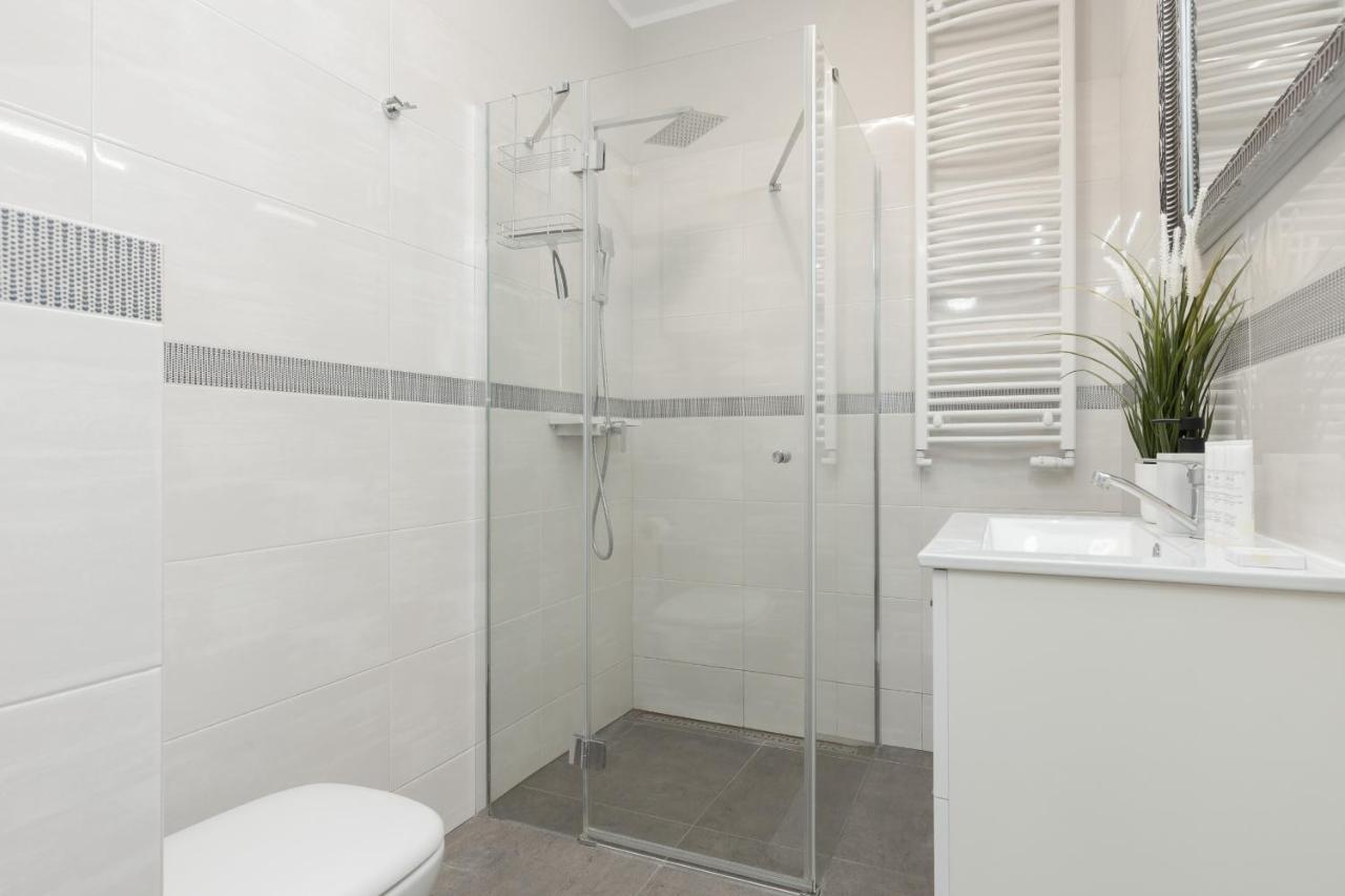 Modern One Bedroom Apartment With Parking In Lodz By Renters Prestige מראה חיצוני תמונה