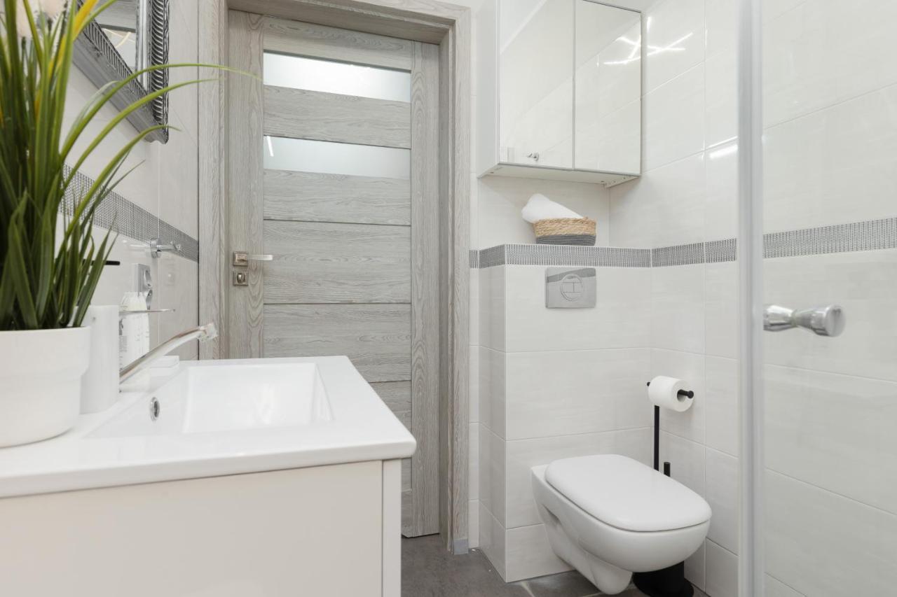 Modern One Bedroom Apartment With Parking In Lodz By Renters Prestige מראה חיצוני תמונה